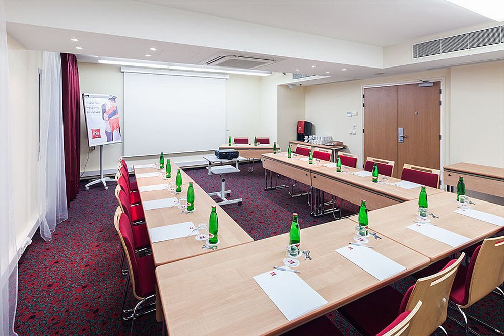 Hotel Ibis Old Town 3*